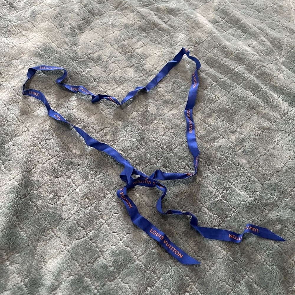 Louis Vuitton‎ Blue Ribbon